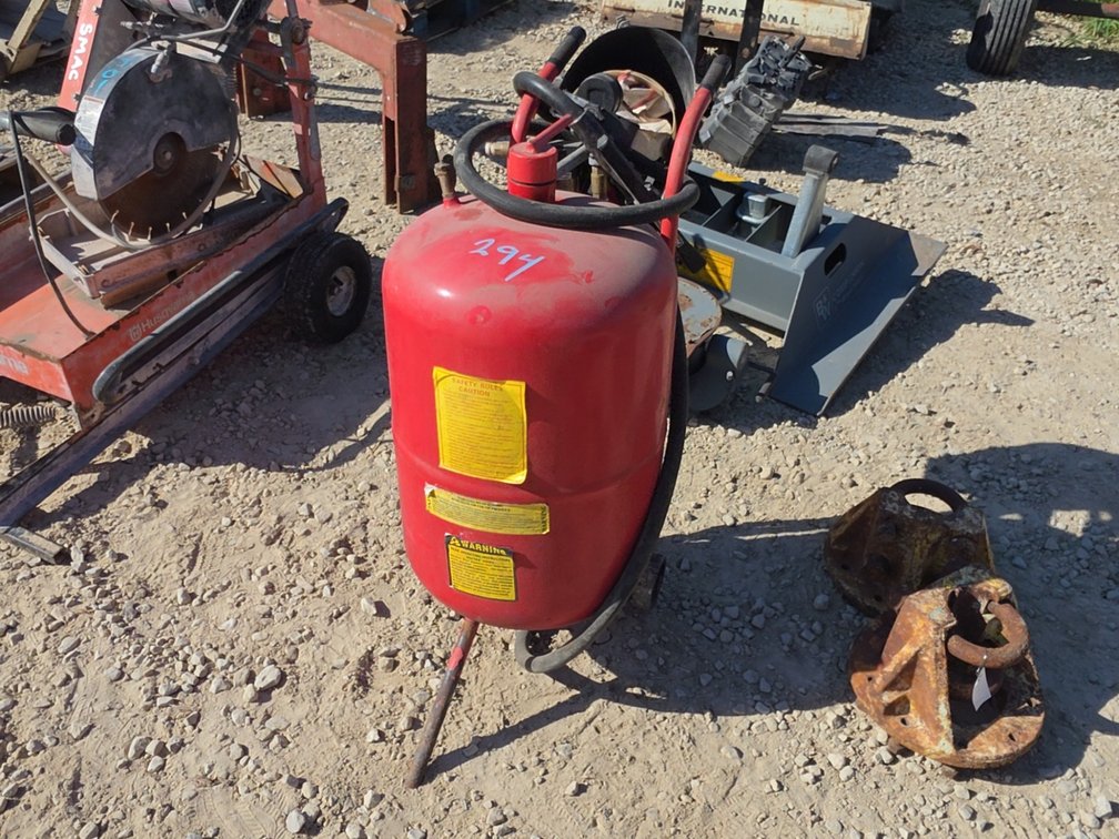 SAND BLASTER POT W/ HELMET
