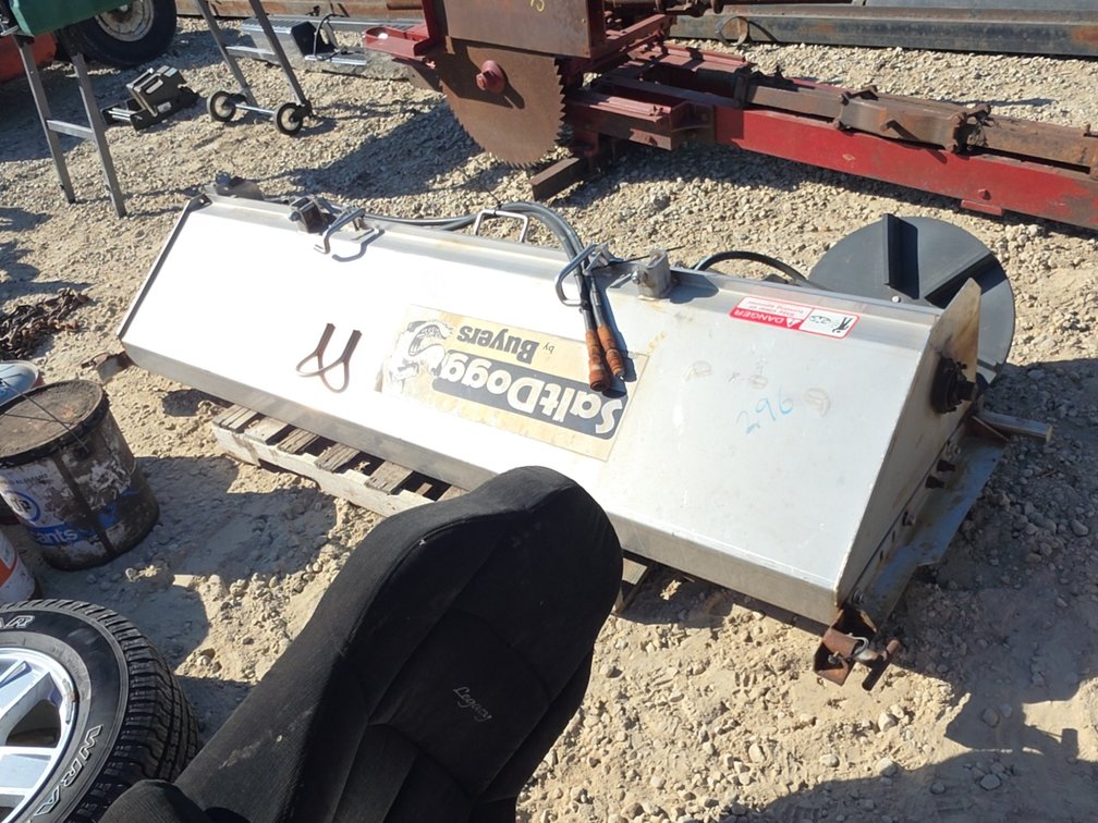 STAINLESS STEEL TAILGATE SALT SPREADER