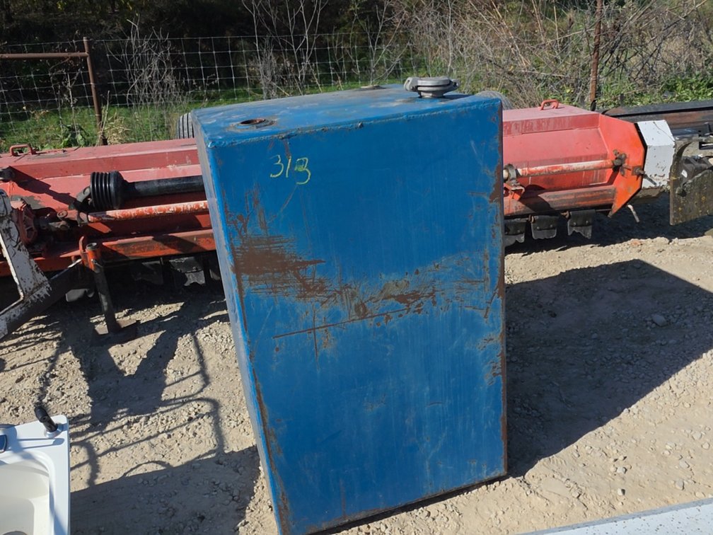 100 GALLON OIL TANK