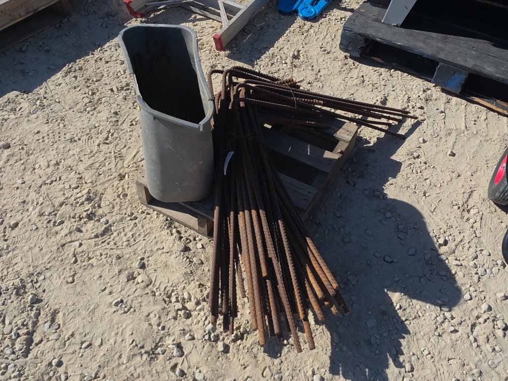 PALLET OF ASSORTED REBAR