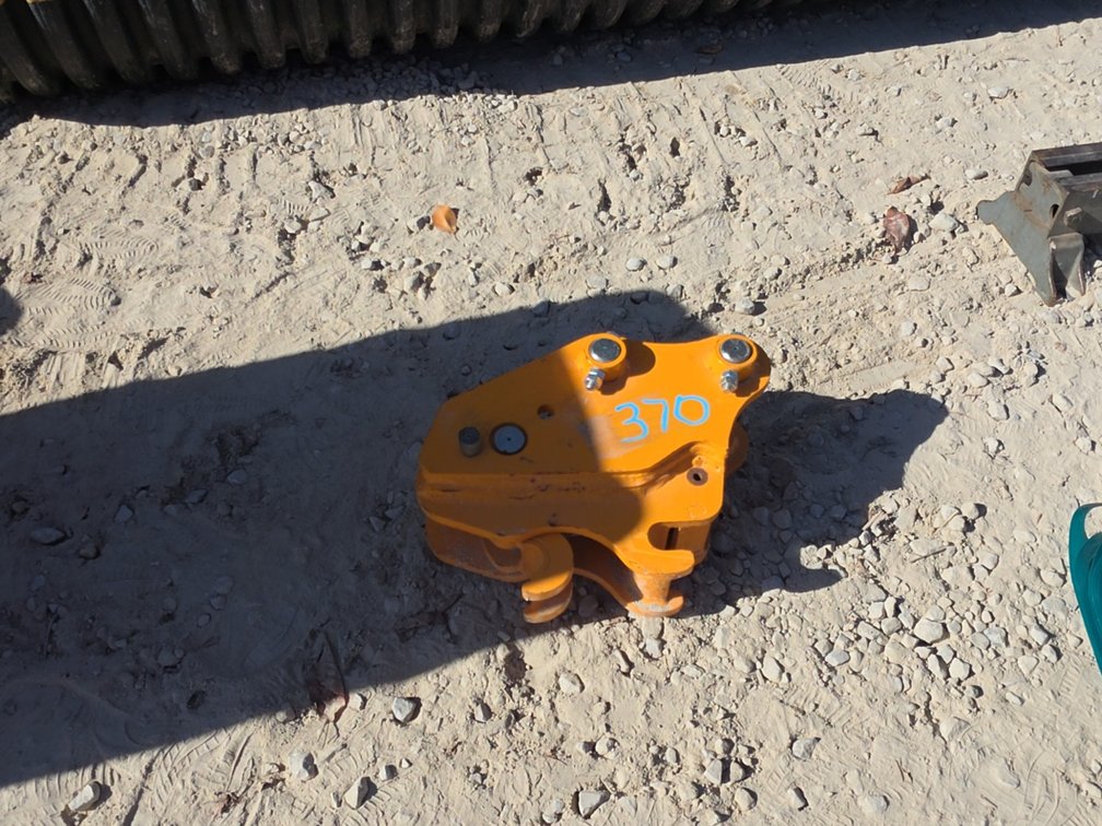 NEW MINI EXCAVATOR QUICK ATTACH