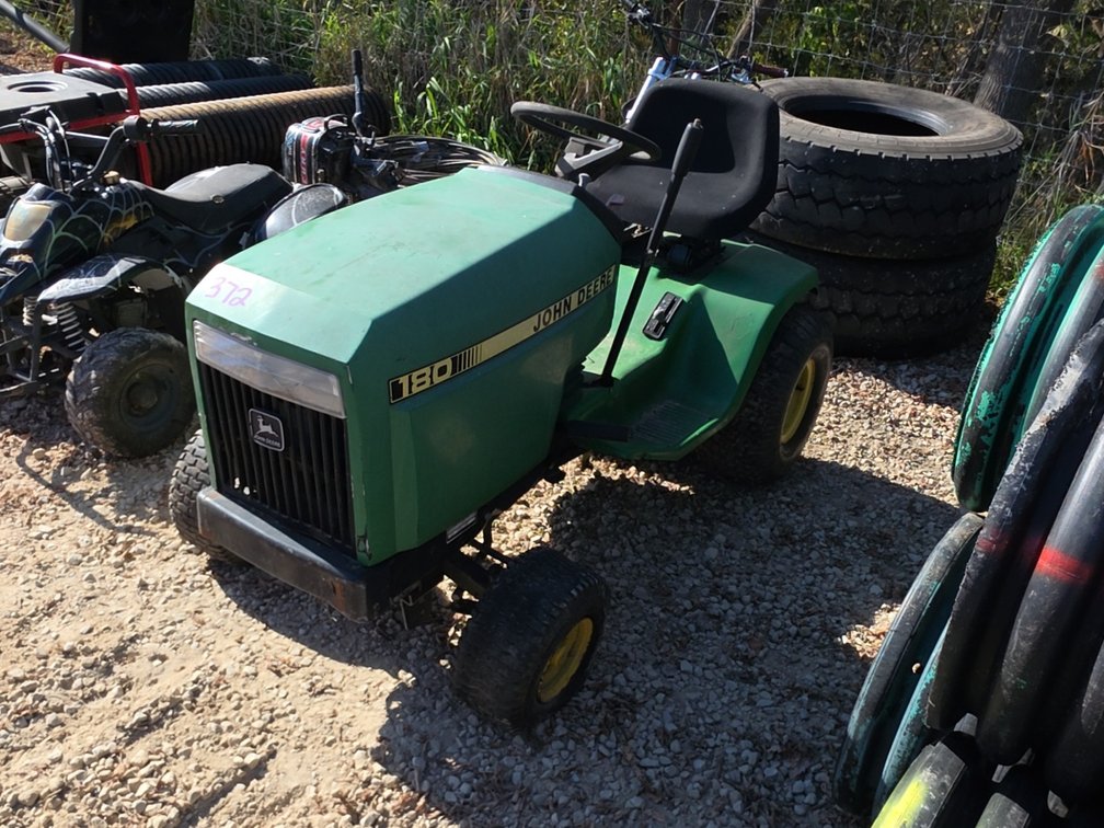 JOHN DEERE 180 LAWN TRACTOR