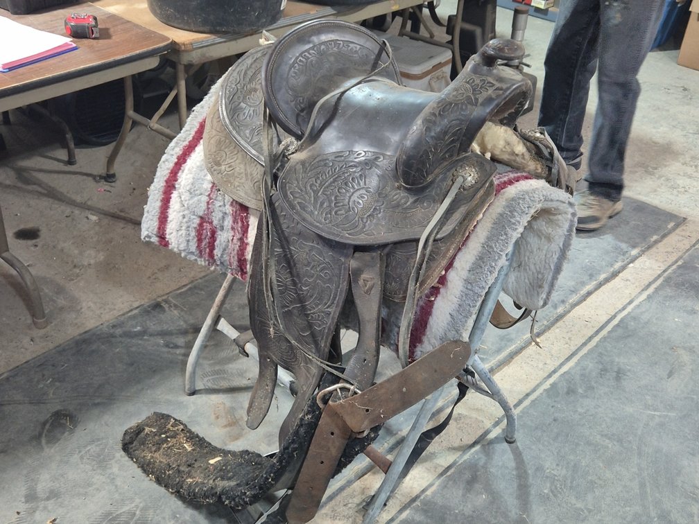 HORSE SADDLE ON STAND W/HORSE BLANKET