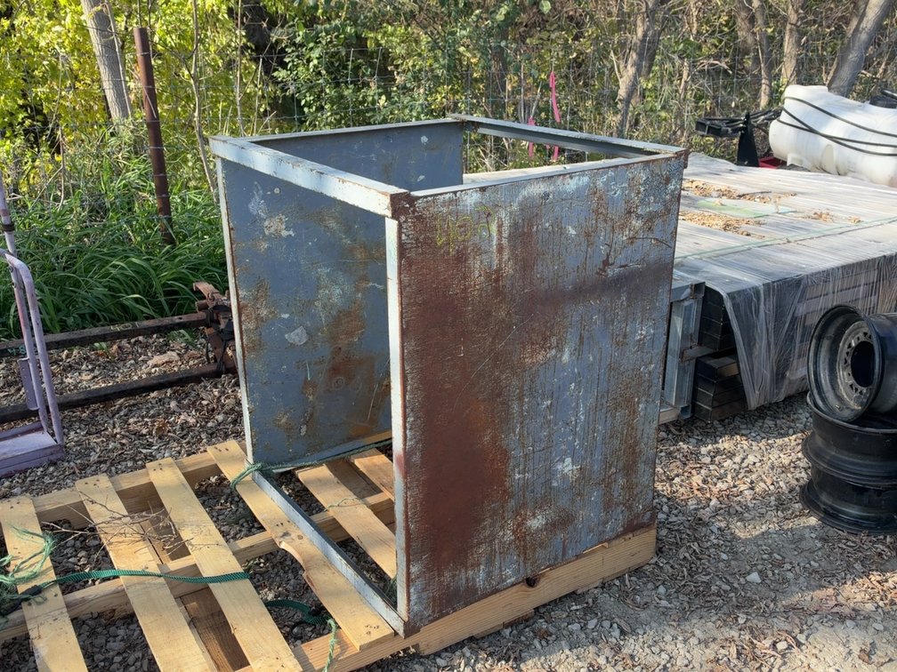 HEAVY DUTY CART ON CASTERS
