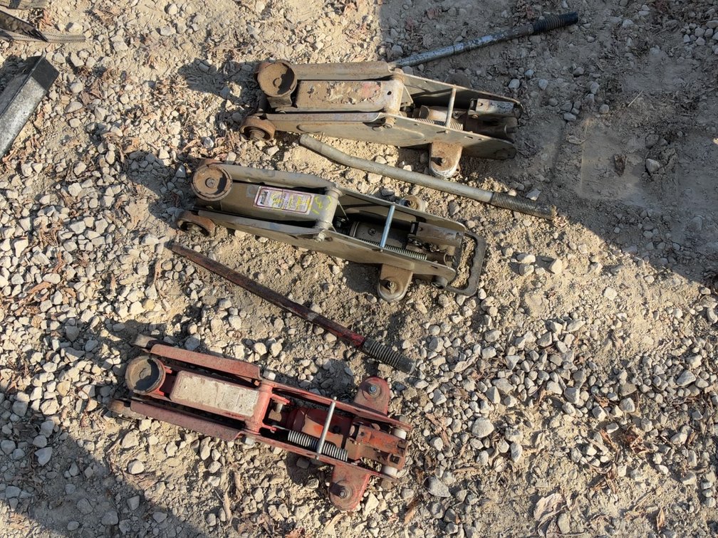 (3) FLOOR JACKS
