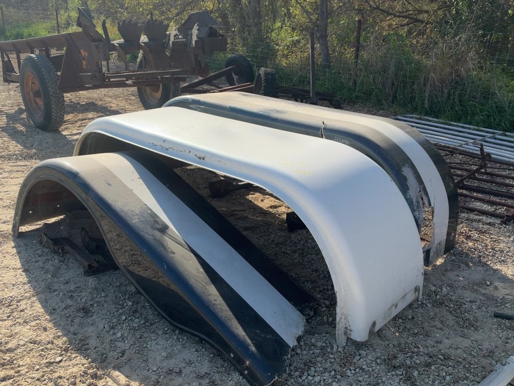 (3) 379 PETERBUILT FIBERGLASS FENDERS AND MOUNTING BRACKETS