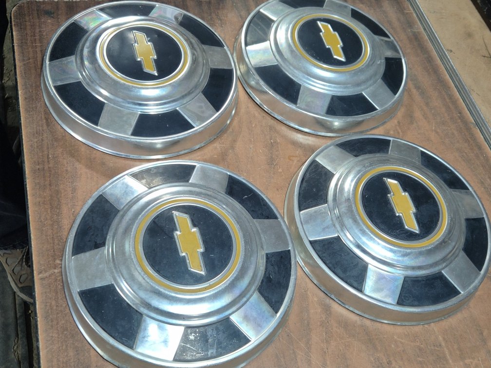 4 HUBCAP FOR SQUARE BODY PICKUP