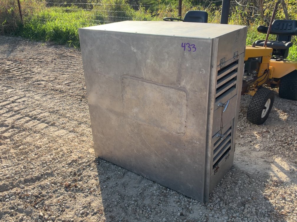 ALUMINUM TRUCK BED DOG KENNEL