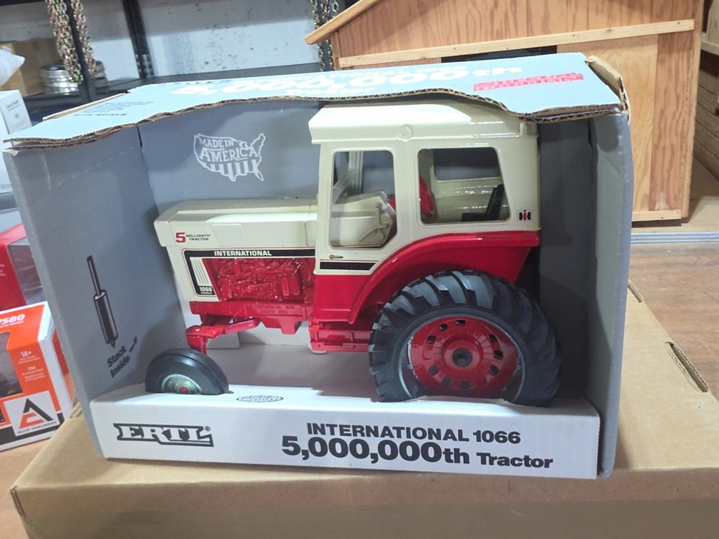INTERNATIONAL 1066 5,000,000TH TRACTOR