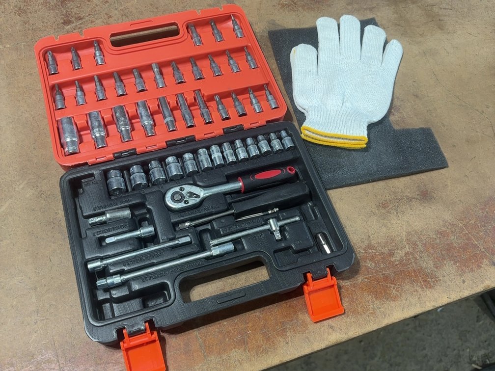NEW TOOL SET WITH GLOVES AND CASE