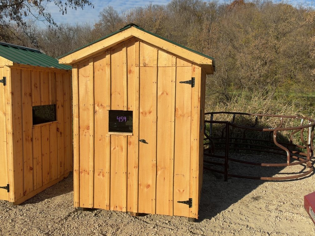 HUNTING SHACK 61”X64”X86”