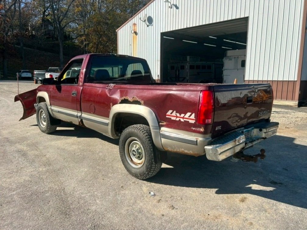 *OFFSITE* 1998 CHEVY 2500 W/ HINIKER V-PLOW *LOCATED WYKOFF, MN
