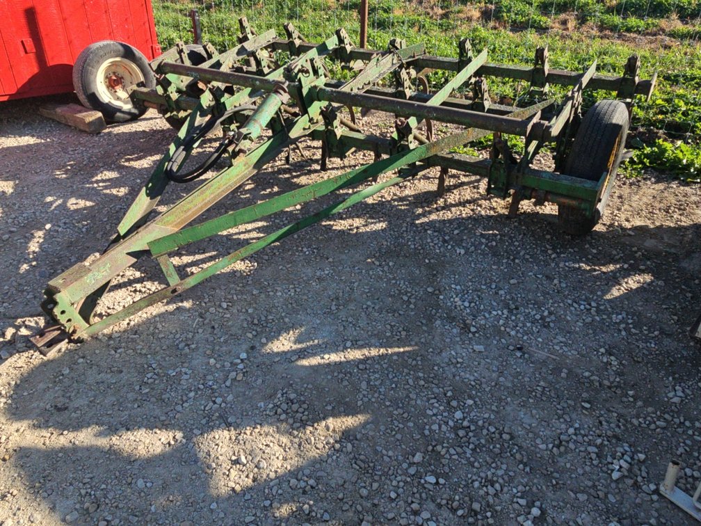 12' JOHN DEERE DIGGER W/ CYLINDER