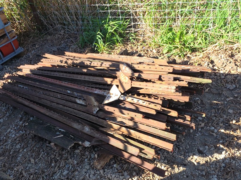 (50) T-POSTS