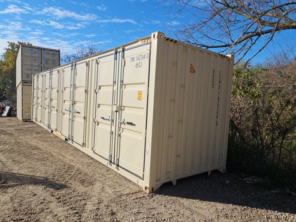 40’ CONTAINER W/ 5 DOORS