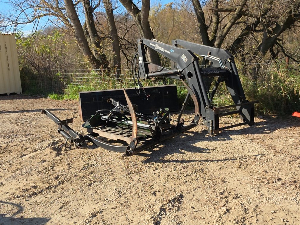 KOYKER 565 LOADER W/ 8’ BUCKET