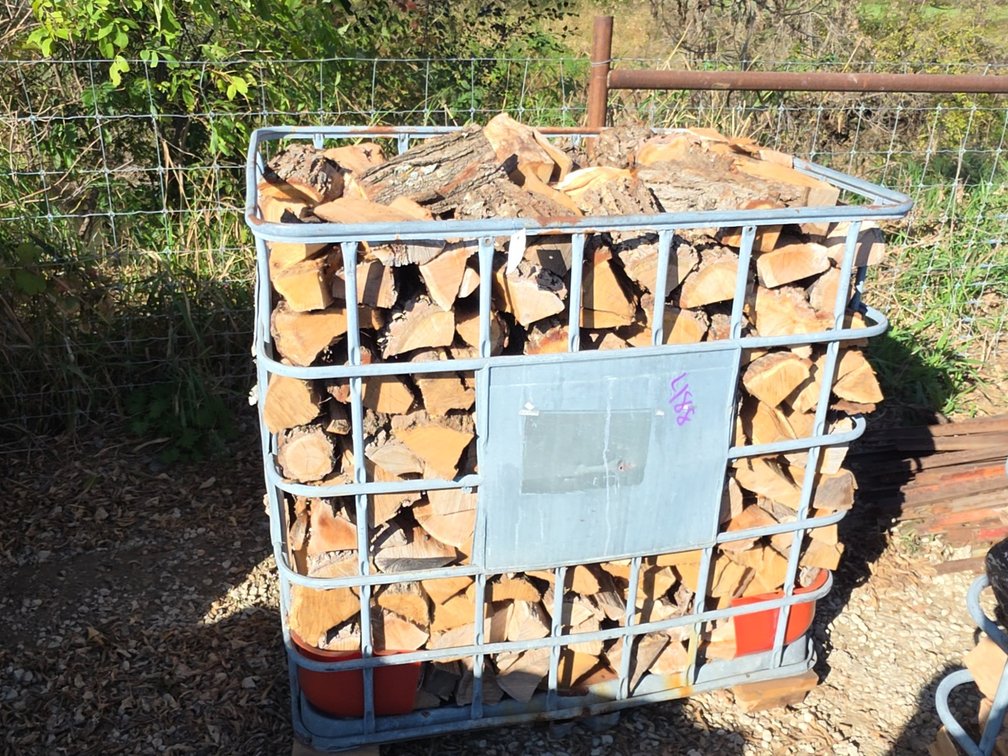 DRY OAK FIREWOOD- READY TO BURN