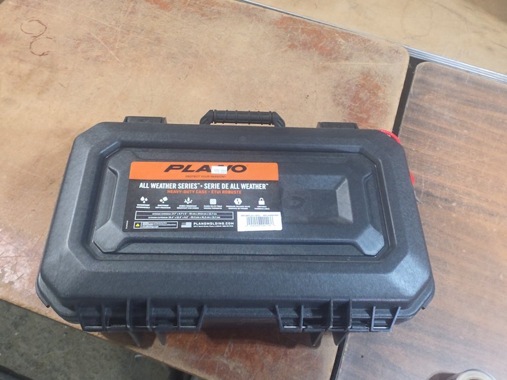 PLANO ALL WEATHER SERIES PADDED CASE WITH LOCK AND KEY