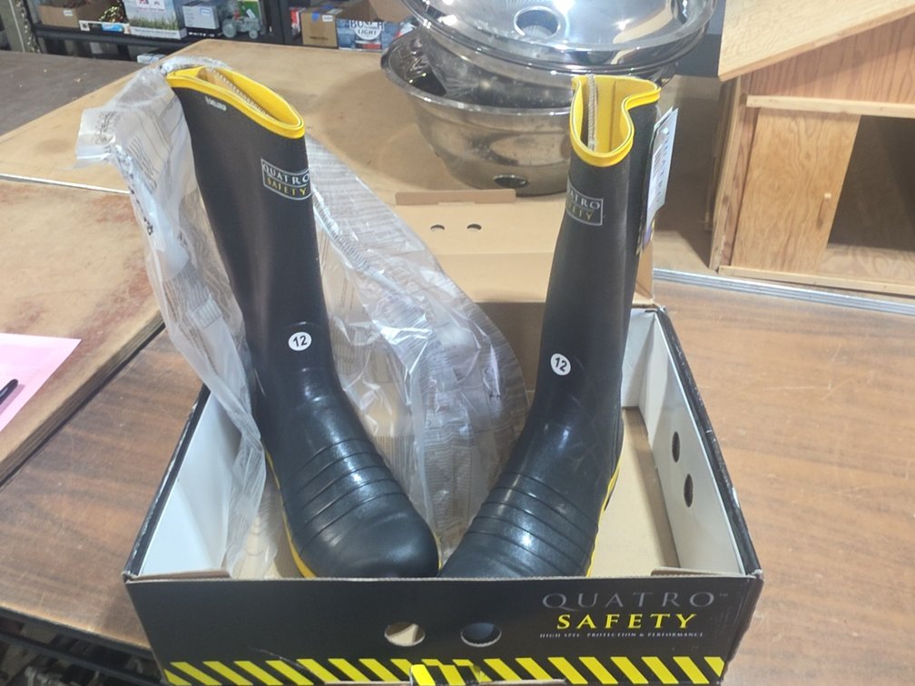 NEW MENS SIZE 12 QUATRO 16"  SAFETY RUBBER BOOT