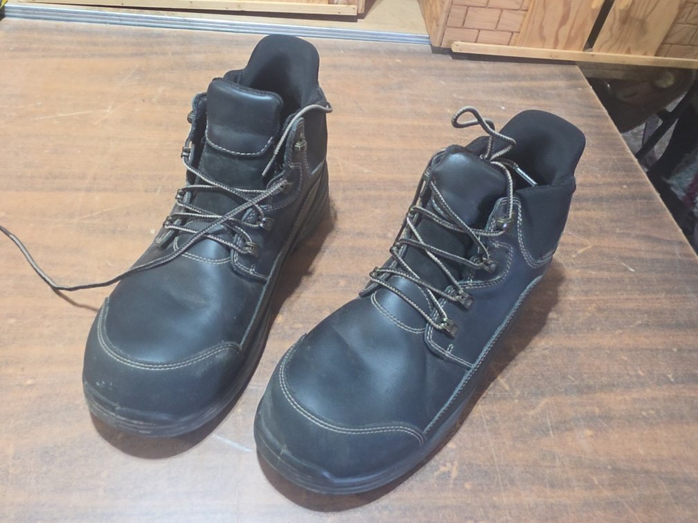 USED MENS 13-D SHOES