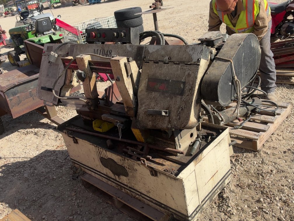 METAL BAND SAW W/ BROKEN CLAMP