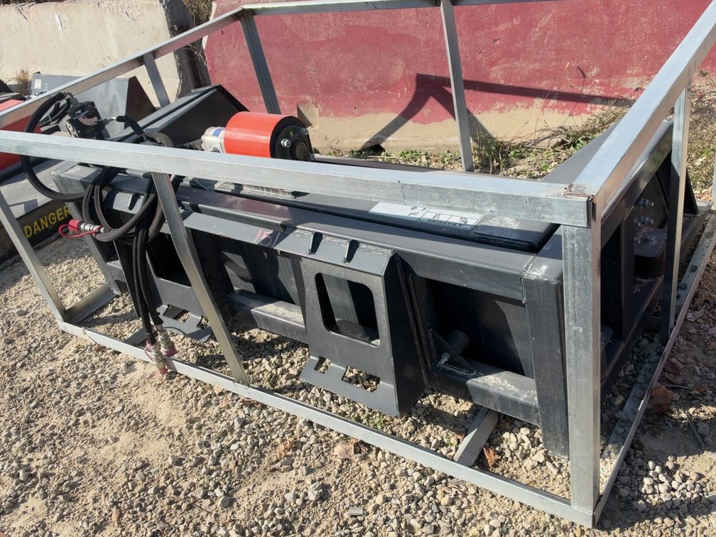 NEW 72" VIBRATORY SCREENING BUCKET