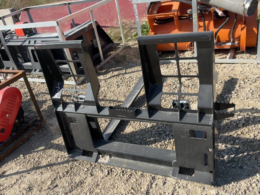 NEW 5500LB 48" SKIDLOADER WALK THROUGH PALLET FORKS