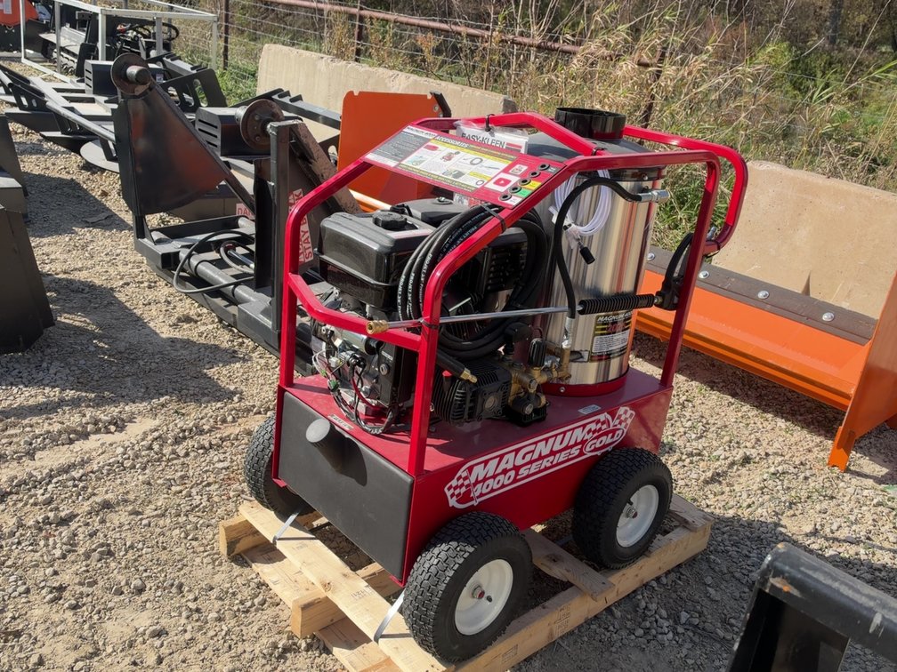 NEW MAGNUM PRESSURE WASHER W/ 30' HOSE