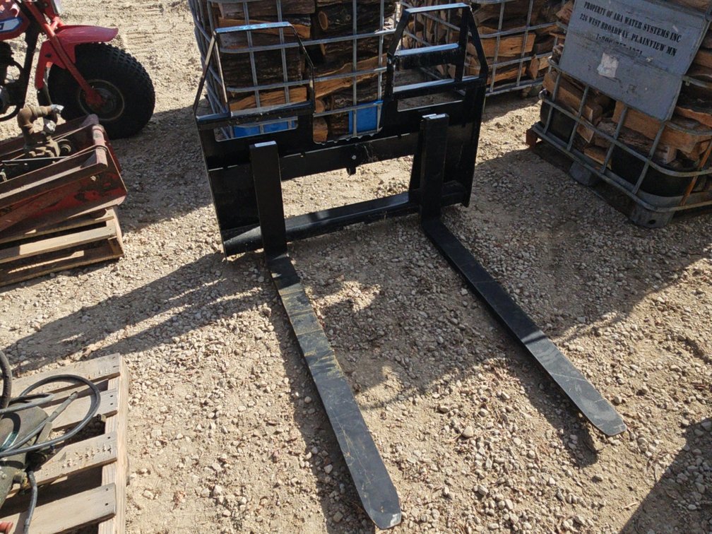 NEW 48” SKIDLOADER WALK THROUGH PALLET FORKS