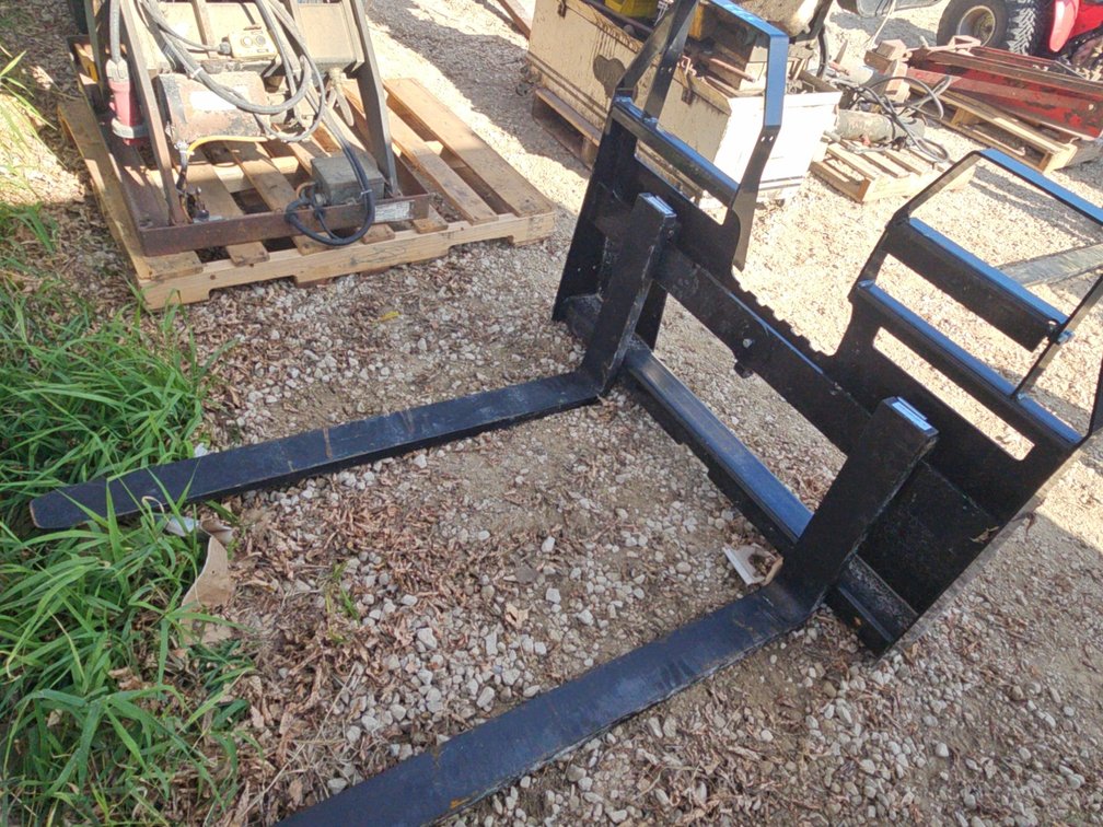 NEW 48” SKIDLOADER WALK THROUGH PALLET FORKS
