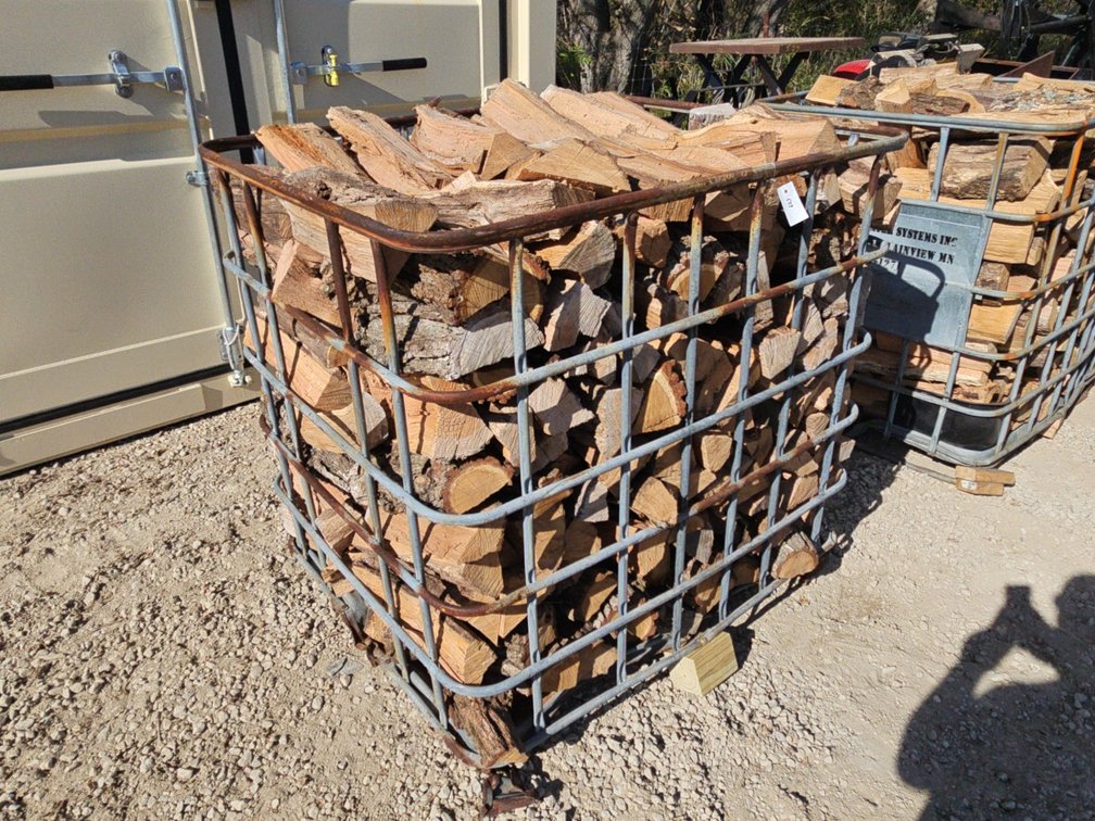 DRY OAK FIREWOOD- READY TO BURN