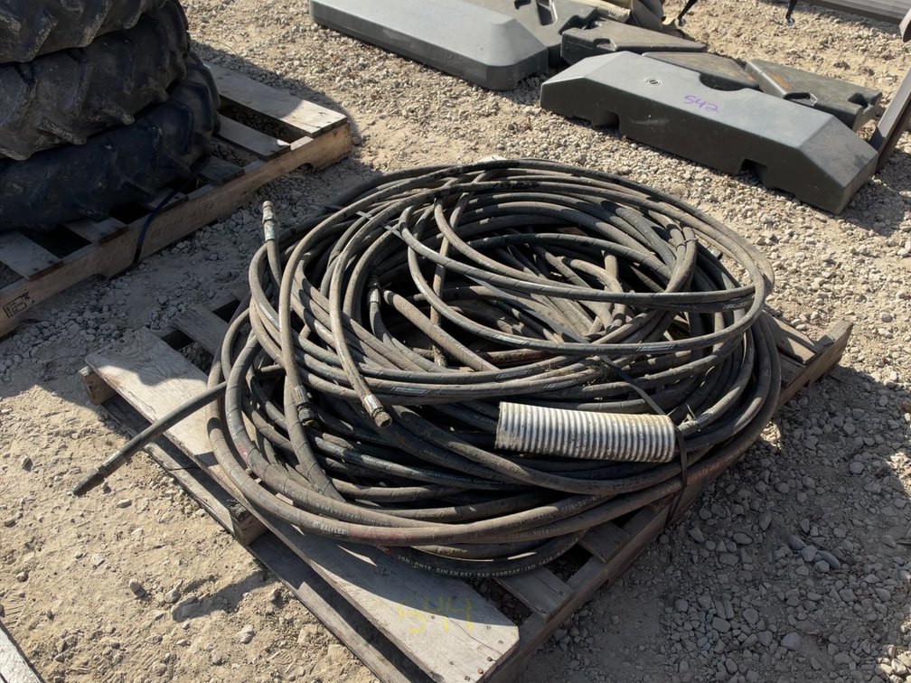 HYDRAULIC HOSE OFF A JOHN PLANTER