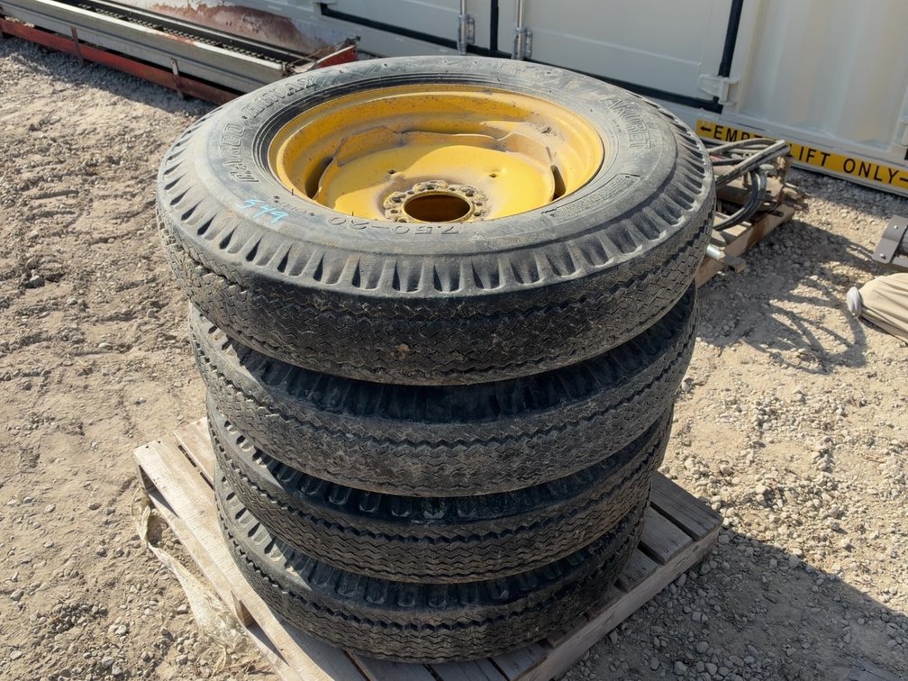 (4) 7.59 - 20 TIRES ON 6 BOKT JOHN DEERE RIMS
