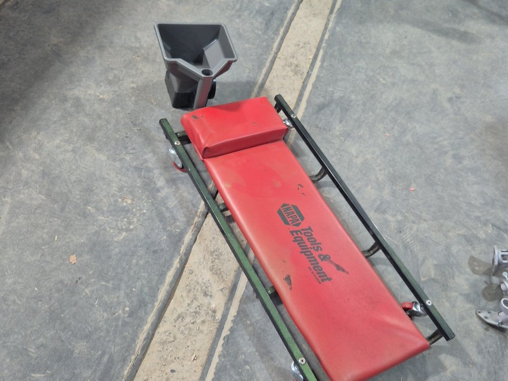 NAPA CREEPER WITH HAND SEEDER