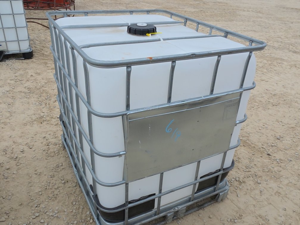 (1) 250 GALLON POLY TOTE IN CAGE