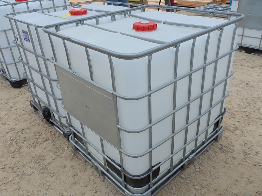 PAIR 250 GALLON POLY TOTE IN CAGE