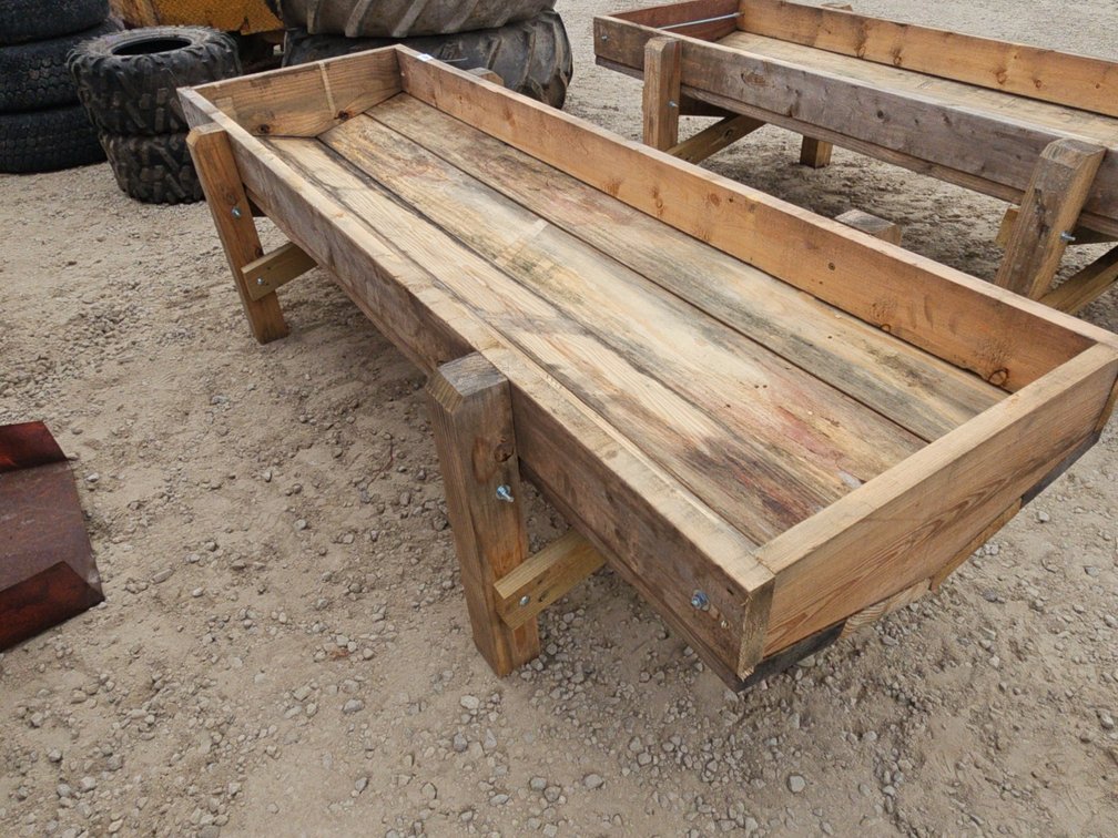 8' WOODEN FEED BUNK