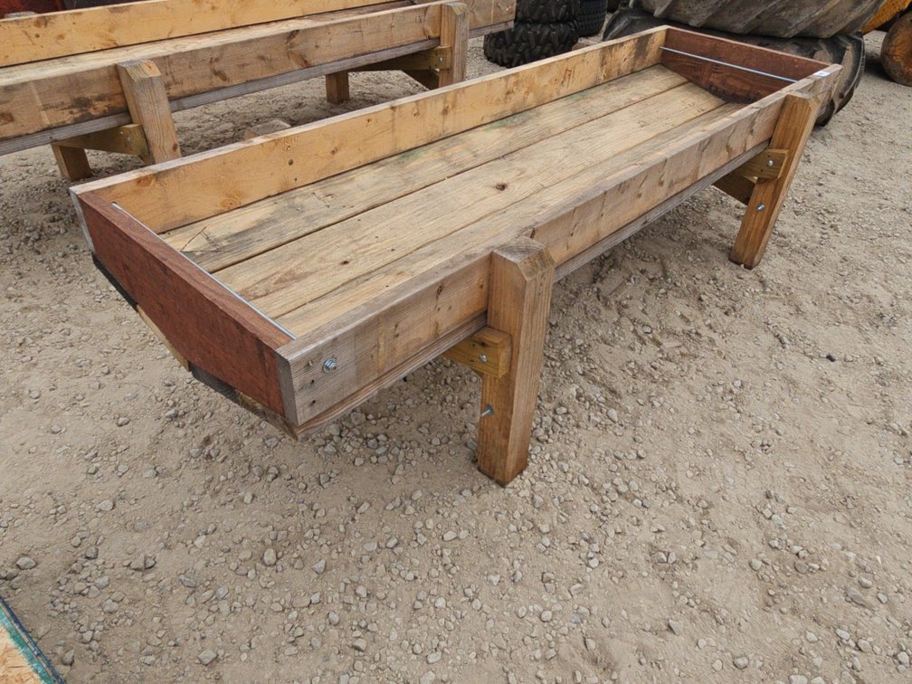 8' WOODEN FEED BUNK