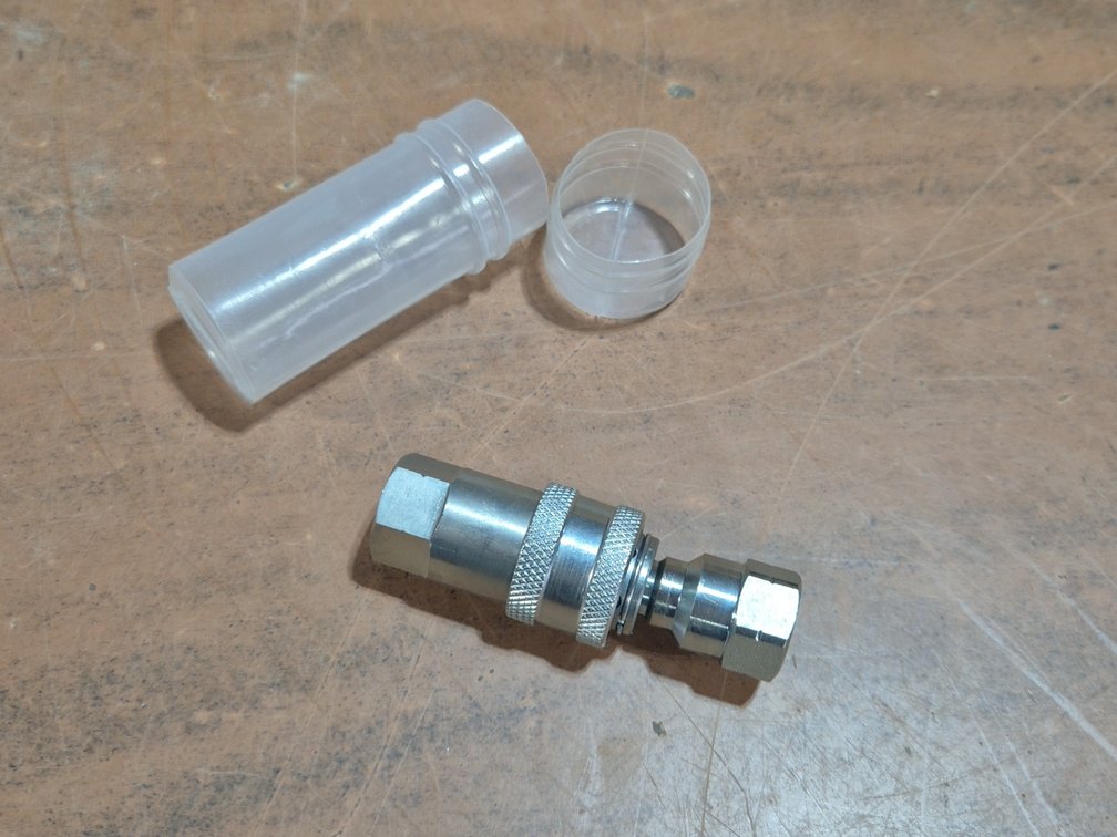 SMALL HYDRAULIC COUPLER