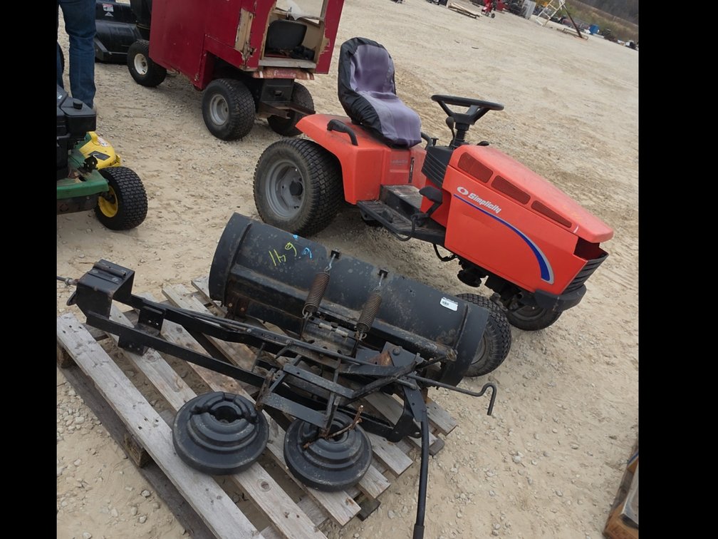 SIMPLICITY LANDLORD DLX RIDING MOWER