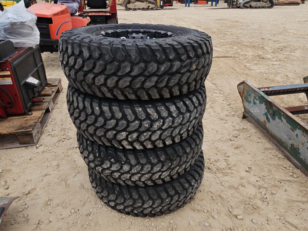(4) 29 X 9.50 R15 POLARIS TIRES & RIMS (BEAD LOCK)