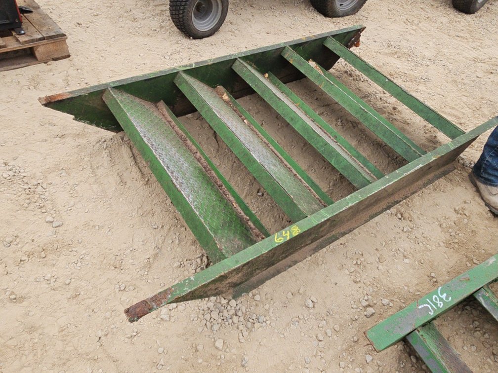 METAL STEPS  - APPROX. 5'X39"