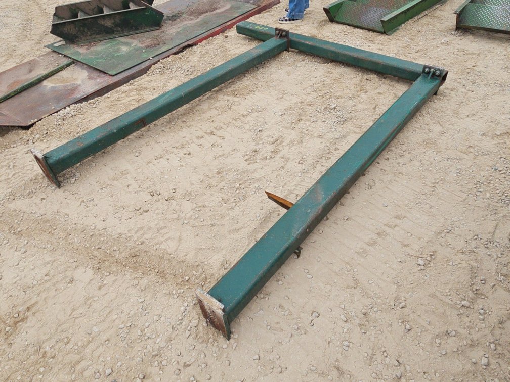 METAL FRAME 8'T X 4"X6" TUBE SIZE