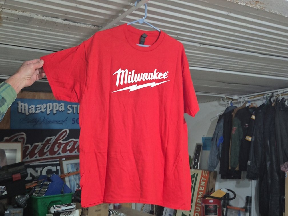 NEW XL MILWAUKEE SHIRT