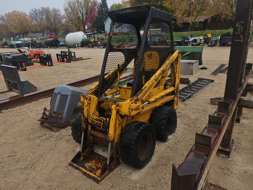 ROUNDER L-600 HYDROSTATIC SKIDLOADER