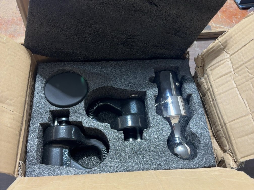NEW 2-5/16” HITCH SET- SEE PICTURES