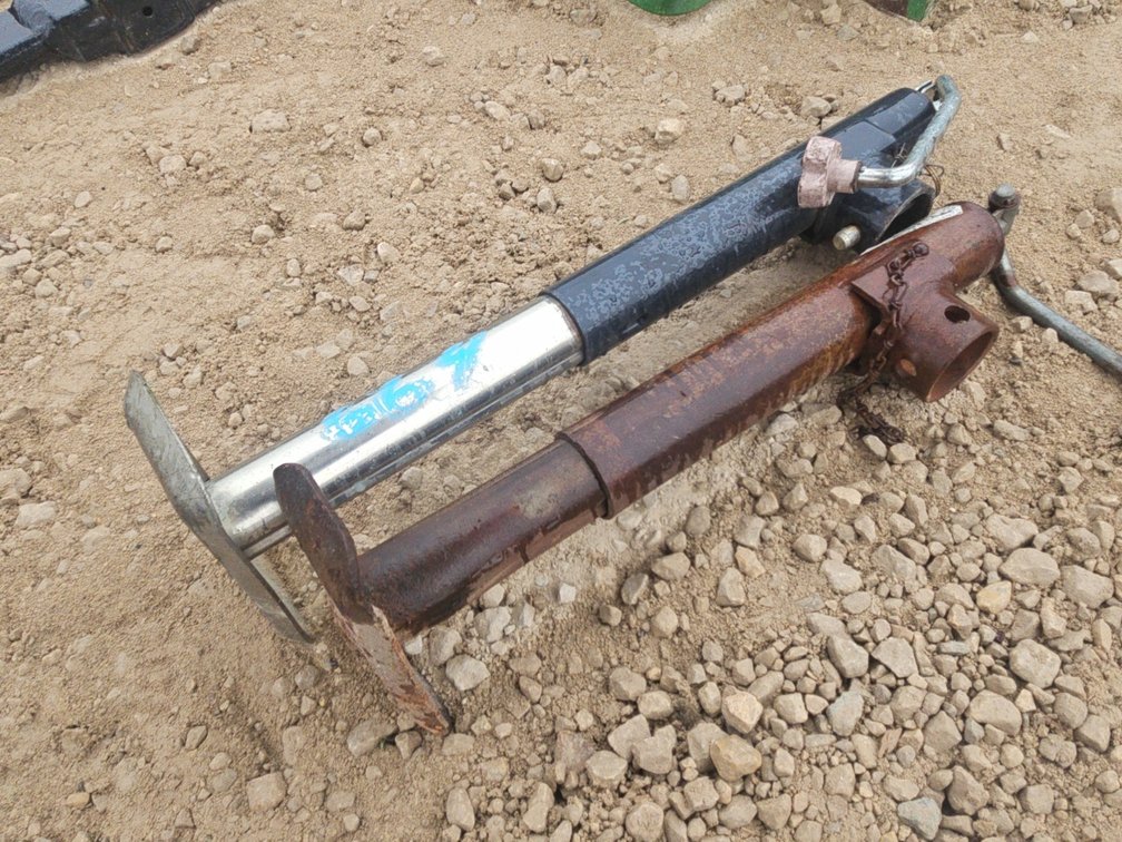 (2) TRAILER JACKS