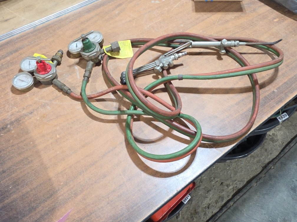 OXY- ACETYLENE TORCH KIT W/ EXTRA TORCH HEAD