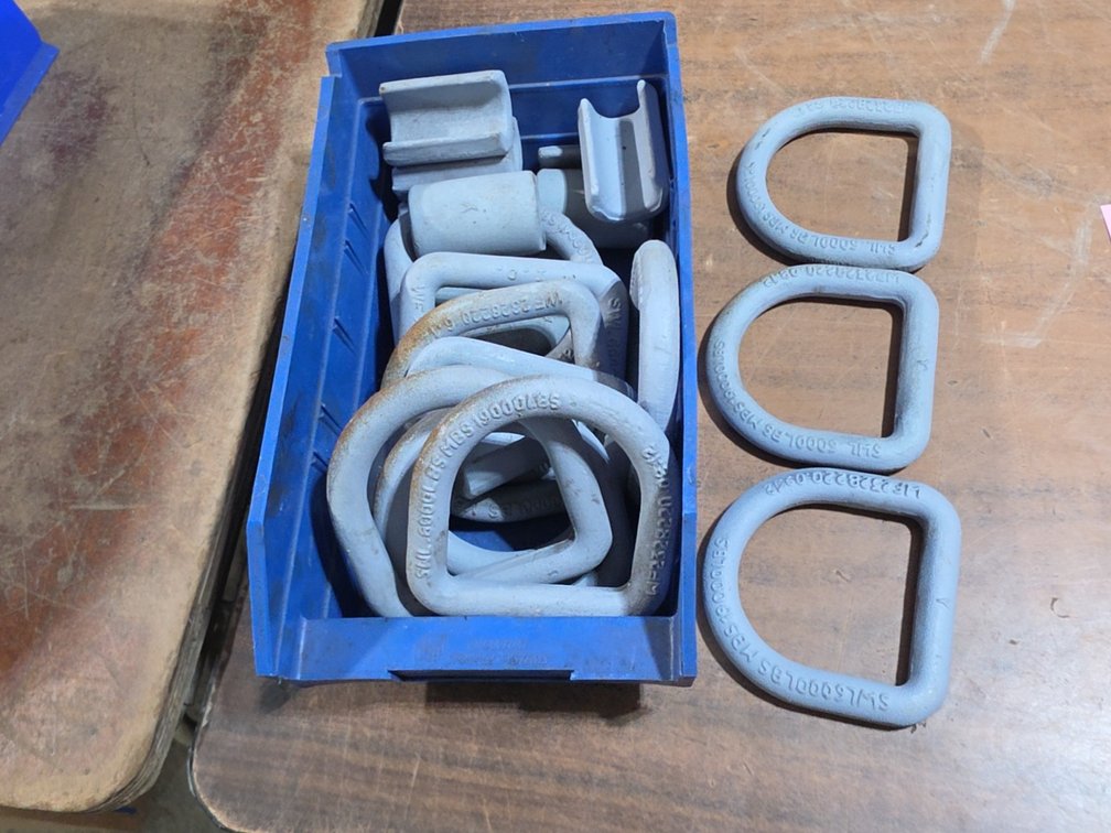 TUBE OF D RINGS