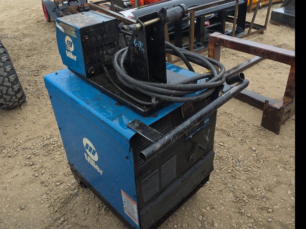 MILLER CP-302 WELDER - WORKS PER SELLER